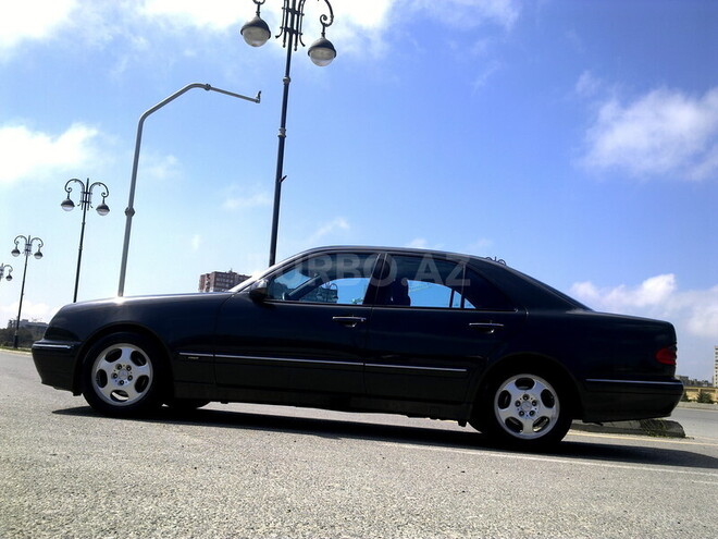 Mercedes E 220 2000, 235,000 km - 2.2 l - Bakı
