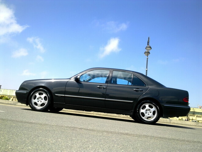 Mercedes E 220 2000, 235,000 km - 2.2 l - Bakı