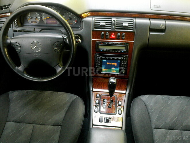 Mercedes E 220 2000, 235,000 km - 2.2 l - Bakı