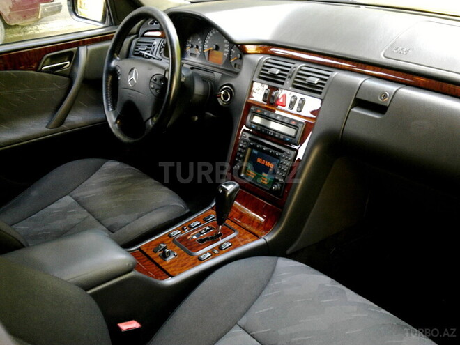 Mercedes E 220 2000, 235,000 km - 2.2 l - Bakı