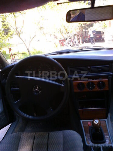 Mercedes 190 1992, 175,630 km - 2.3 l - Bakı