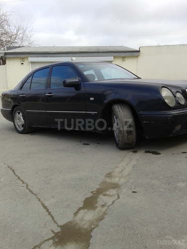 Mercedes E 230 1997, 303,000 km - 0.3 l - Bakı