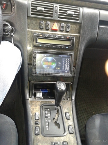 Mercedes E 230 1997, 303,000 km - 0.3 l - Bakı