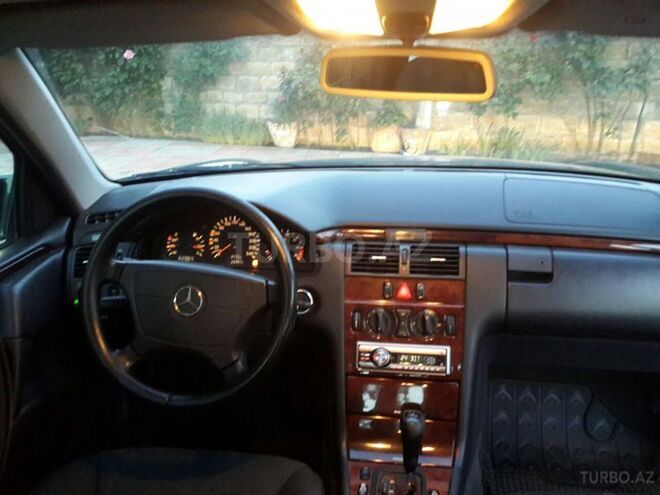 Mercedes E 200 1999, 200,000 km - 0.2 l - Bakı