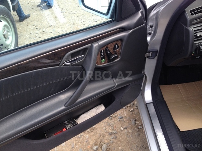 Mercedes E 320 2000, 154,000 km - 3.2 l - Bakı