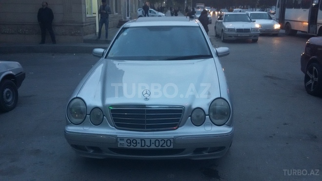 Mercedes E 220 2000, 125,000 km - 2.2 l - Bakı