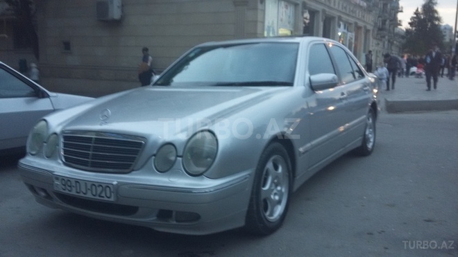 Mercedes E 220 2000, 125,000 km - 2.2 l - Bakı