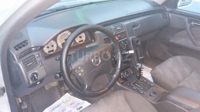 Mercedes E 220 2000, 125,000 km - 2.2 l - Bakı