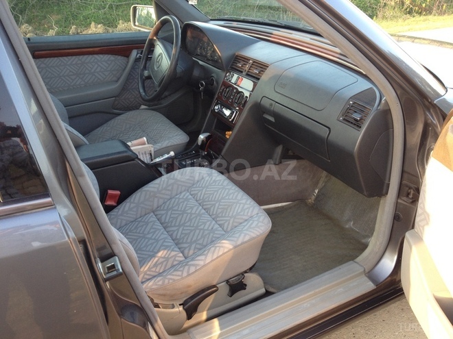 Mercedes C 200 1995, 247,425 km - 2.2 l - Bakı