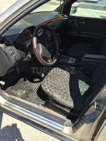 Mercedes E 230 1995, 200,000 km - 2.3 l - Bakı