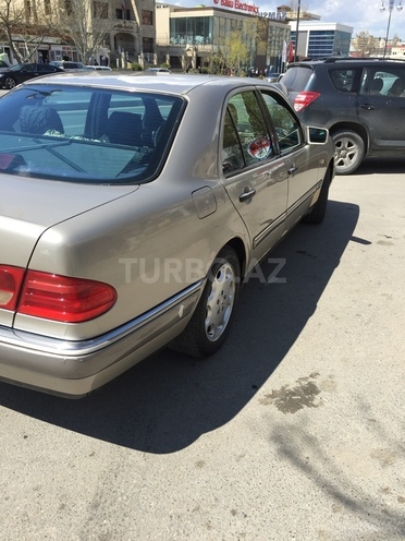 Mercedes E 230 1995, 200,000 km - 2.3 l - Bakı