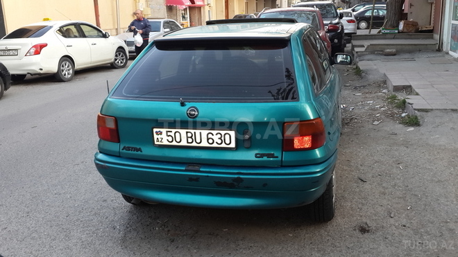 Opel Astra 1993, 300,000 km - 1.4 л - Bakı