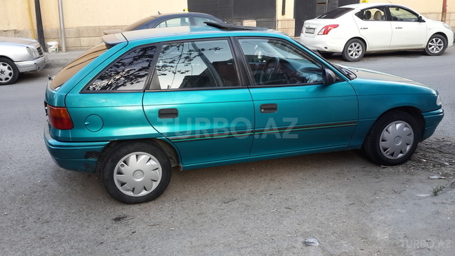 Opel Astra 1993, 300,000 km - 1.4 л - Bakı
