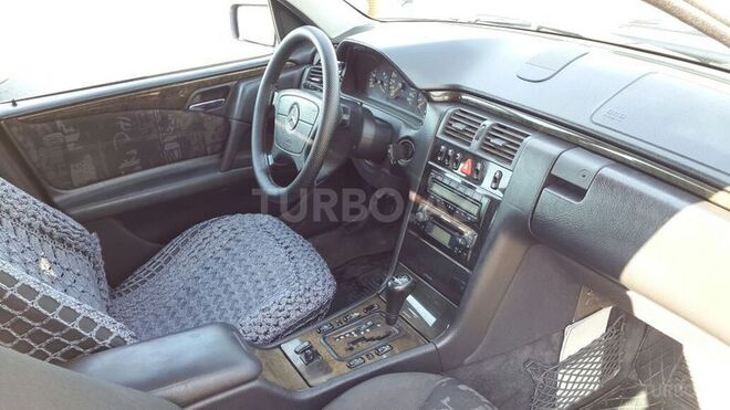 Mercedes E 240 1999, 161,000 km - 2.4 l - Bakı