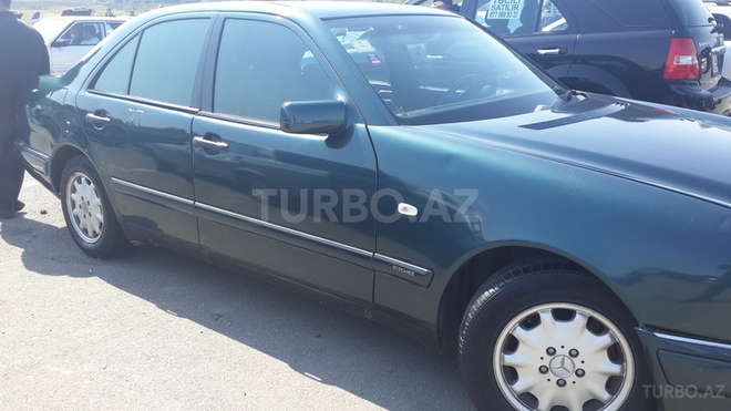 Mercedes E 220 1999, 244,000 km - 2.2 l - Bakı