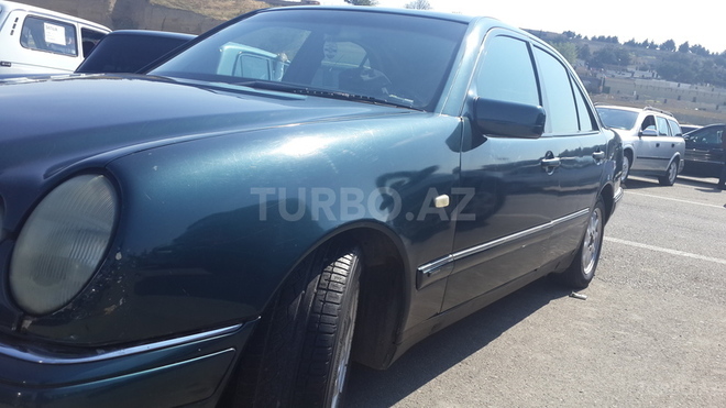 Mercedes E 220 1999, 244,000 km - 2.2 l - Bakı