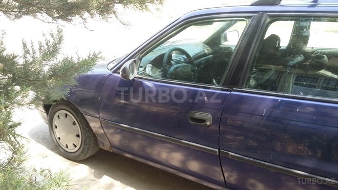 Opel Astra 1995, 400,000 km - 1.6 l - Bakı