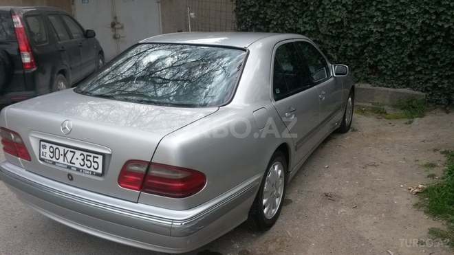 Mercedes E 240 2000, 223,500 km - 2.6 l - Bakı