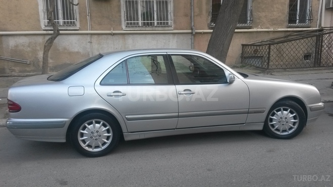 Mercedes E 240 2000, 223,500 km - 2.6 l - Bakı