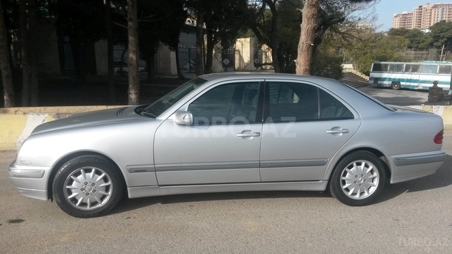 Mercedes E 240 2000, 223,500 km - 2.6 l - Bakı