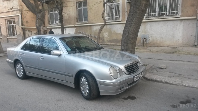 Mercedes E 240 2000, 223,500 km - 2.6 l - Bakı