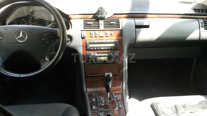 Mercedes E 240 2000, 223,500 km - 2.6 l - Bakı