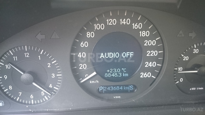 Mercedes E 240 2002, 244,000 km - 2.6 l - Bakı