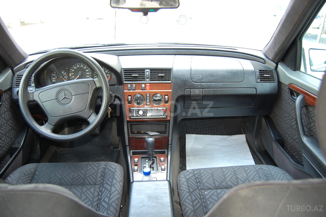 Mercedes C 180 1995, 258,000 km - 1.8 l - Bakı