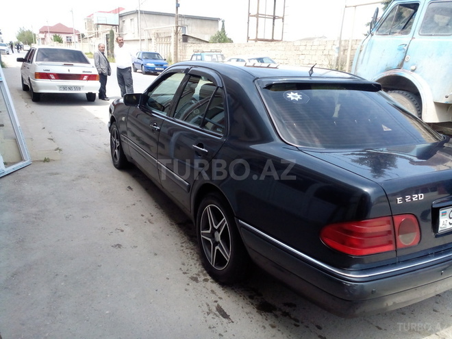 Mercedes E 220 1998, 187,000 km - 2.2 l - Bakı