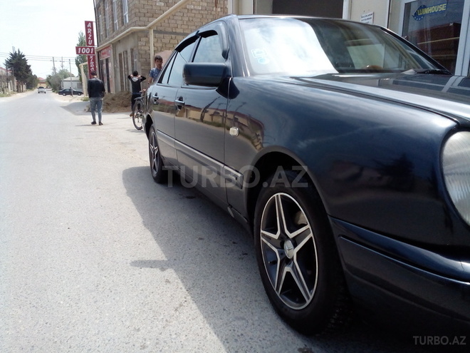 Mercedes E 220 1998, 187,000 km - 2.2 l - Bakı