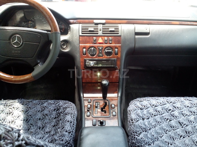 Mercedes E 220 1998, 187,000 km - 2.2 l - Bakı
