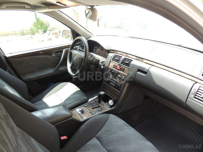 Mercedes E 220 2000, 154,000 km - 2.2 л - Bakı