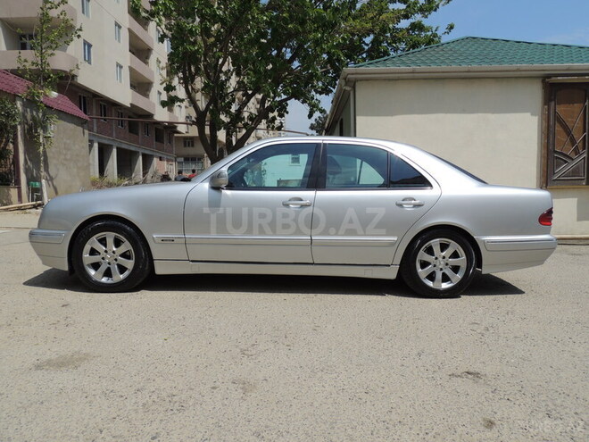 Mercedes E 220 2000, 154,000 km - 2.2 л - Bakı