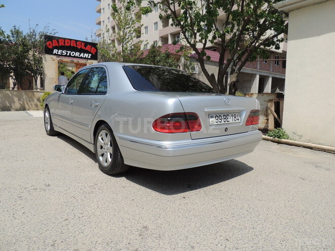 Mercedes E 220 2000, 154,000 km - 2.2 л - Bakı