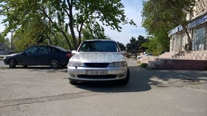 Opel Vectra 1999, 280,000 km - 2.0 l - Bakı