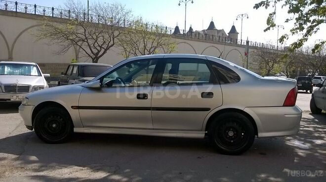 Opel Vectra 1999, 280,000 km - 2.0 l - Bakı