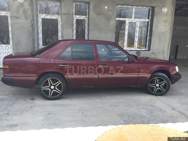 Mercedes E 200 1990, 9,876,543 km - 0.2 l - Bakı