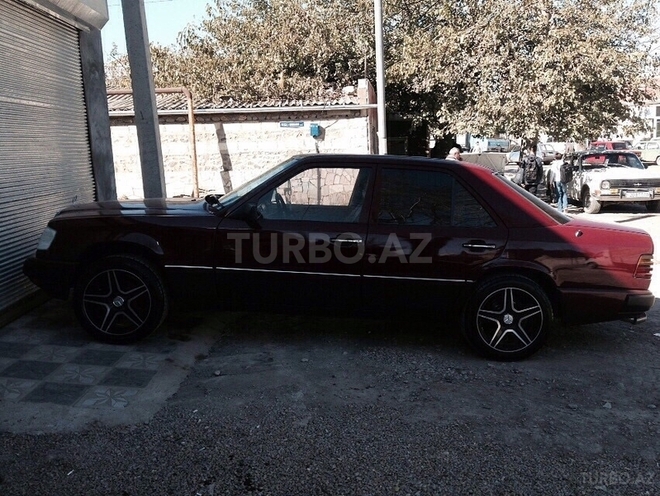 Mercedes E 200 1990, 9,876,543 km - 0.2 l - Bakı