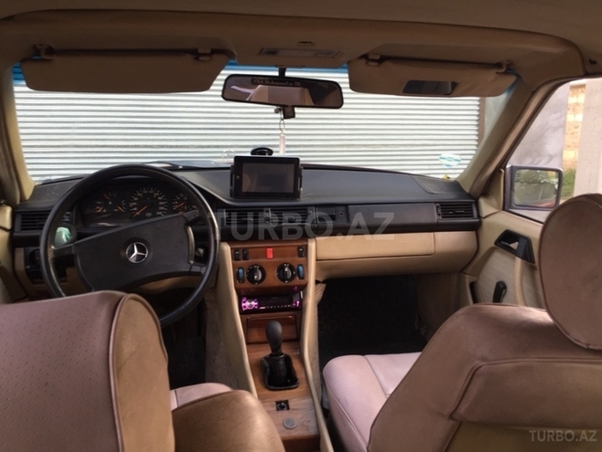 Mercedes E 200 1990, 9,876,543 km - 0.2 l - Bakı