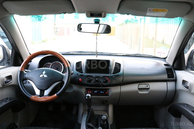 Mitsubishi L200 2012, 67,825 km - 2.4 l - Bakı