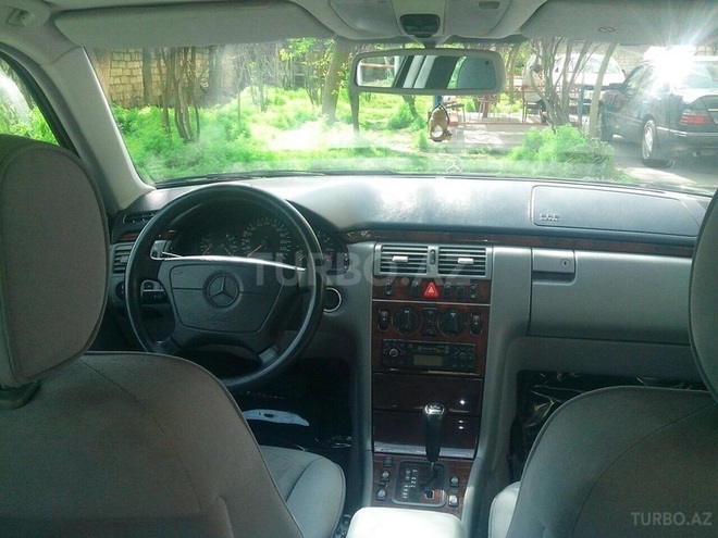 Mercedes E 240 1998, 211,000 km - 2.4 l - Bakı
