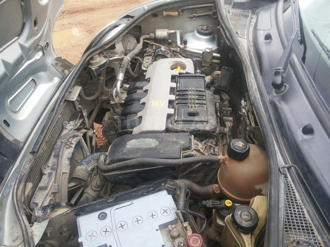 Renault  2002, 145,680 km - 1.2 л - Bakı