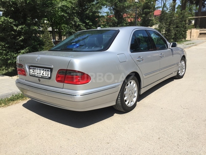 Mercedes E 240 2000, 134,000 km - 2.4 l - Bakı