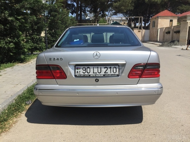 Mercedes E 240 2000, 134,000 km - 2.4 l - Bakı