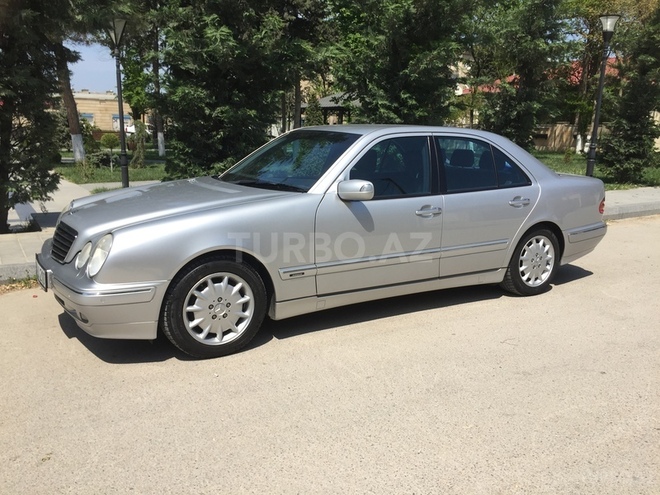 Mercedes E 240 2000, 134,000 km - 2.4 l - Bakı