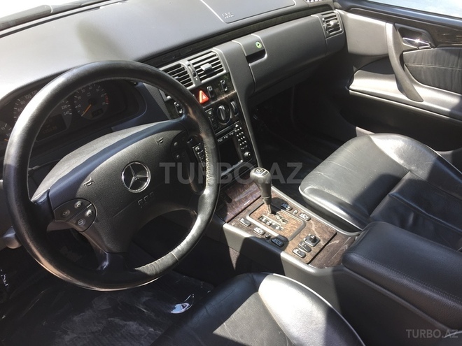 Mercedes E 240 2000, 134,000 km - 2.4 l - Bakı