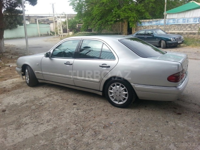 Mercedes E 280 1997, 290,000 km - 2.8 l - Bakı