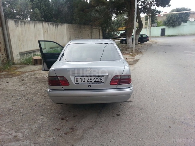 Mercedes E 280 1997, 290,000 km - 2.8 l - Bakı