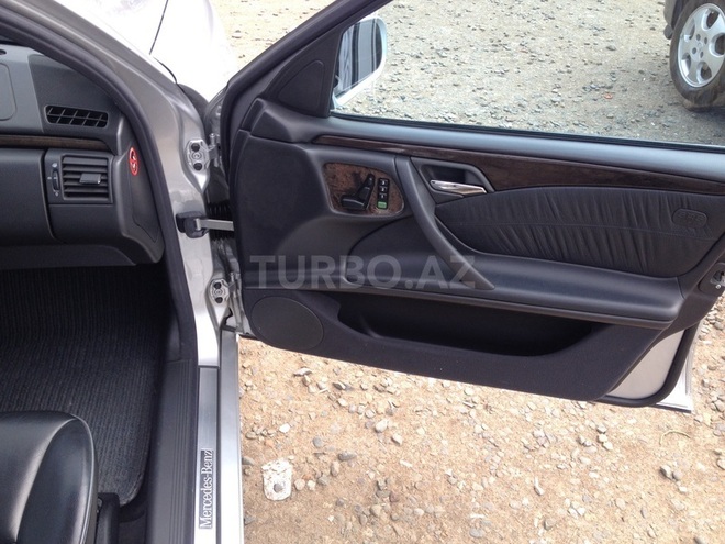 Mercedes E 320 2000, 134,000 km - 3.2 l - Bakı