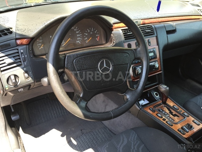 Mercedes E 240 1999, 204,000 km - 2.4 l - Bakı